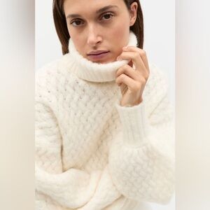 Double Zero Cream Turtleneck Sweater